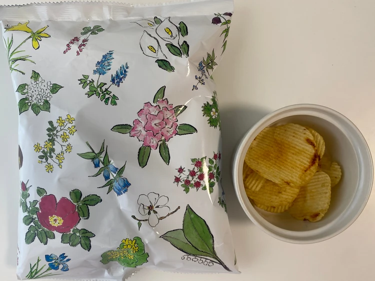 ポテトチップスと袋の写真