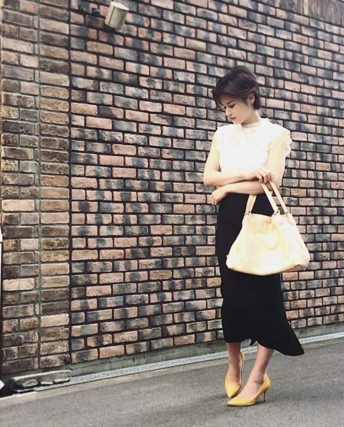 一枚で上品な肌見せスタイルが叶う。fifthの総レースデザインコンパクトトップス_2