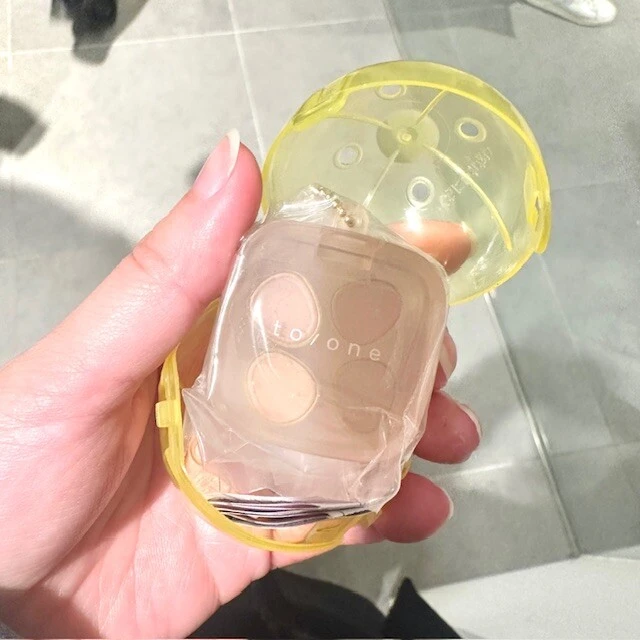 to/oneのカプセルトイ