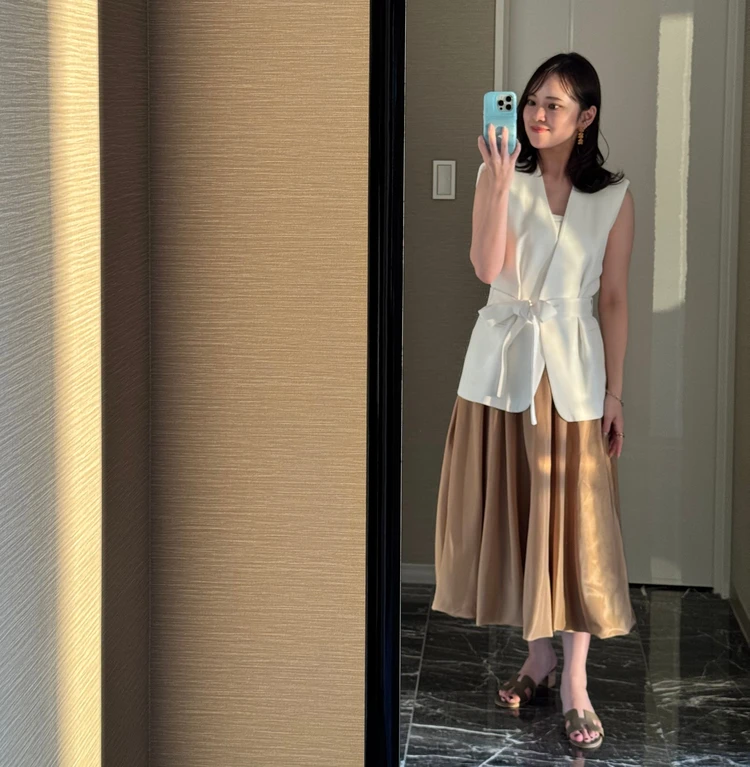 【ベージュの魔法】エレガントもキュートも全部叶う、この夏の「魅せる」ベージュコーデ4選_3