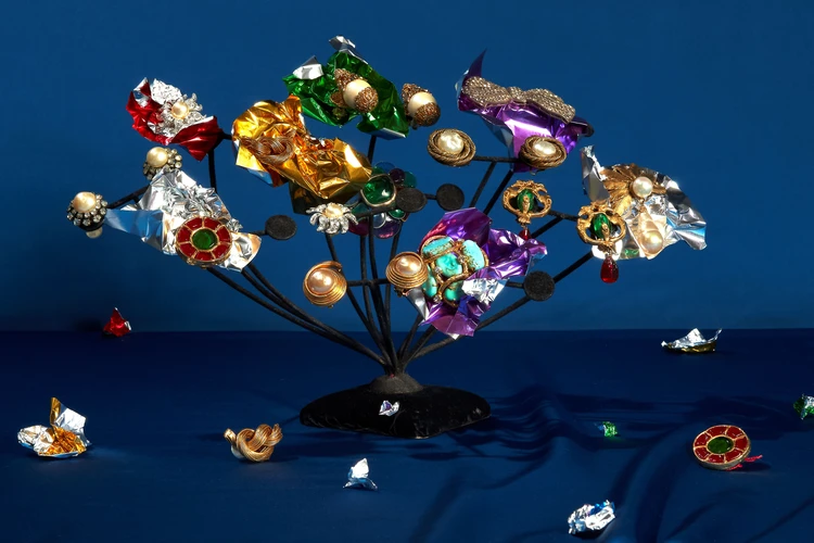 CHANEL ブローチとイヤリング(製作ゴッサンス) 1960年代デザイン復刻版-パトリモアンヌ・シャネル蔵