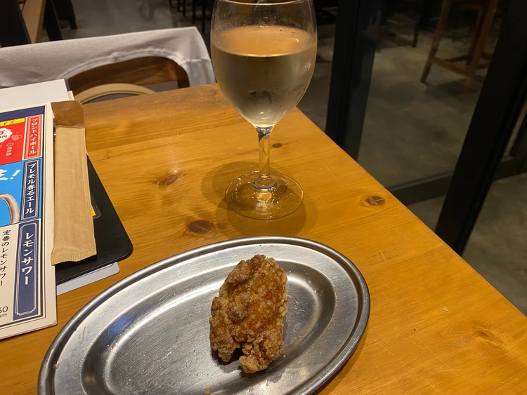 白ワインと唐揚げ