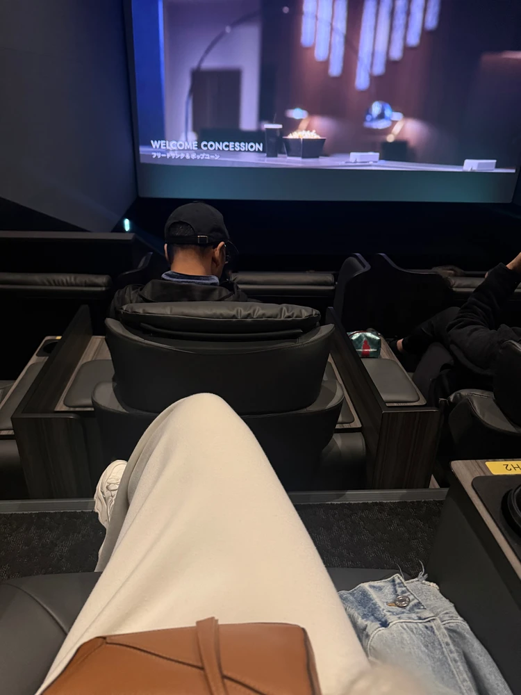 ポップコーン食べ放題で完全に浮かれた夜。歌舞伎町タワーのプレミアムシネマで『鬼滅の刃』デート♡_2_2