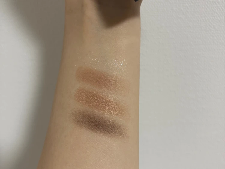 SUQQU シグニチャーカラーアイズ　15 凛覗　アイシャドウ　デパコス　ベージュ　オフィスメイク　休日メイク