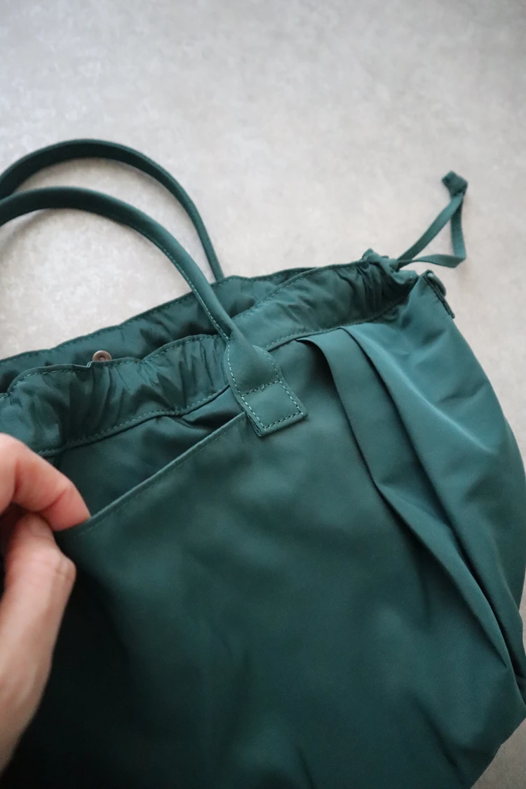 ユニクロ　シー　UNIQLO C ドローストリング　バッグ　2026 新作　外側　小物ポケット