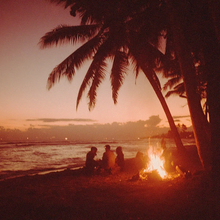 【COASTAL CAMPFIRE(コースタル キャンプファイヤー)】 砂浜で揺れる焚火に心が解けていく香り