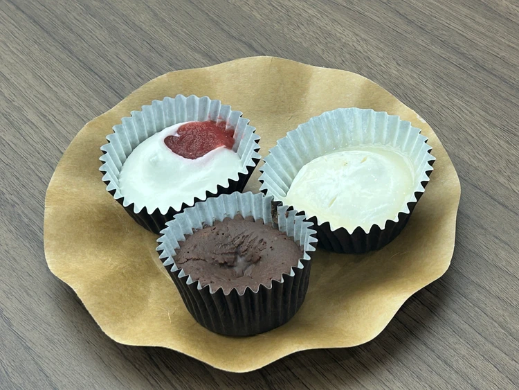 nosh（ナッシュ）｜レアチーズケーキ（あまさけソース・いちごソース）・フォンダンショコラ