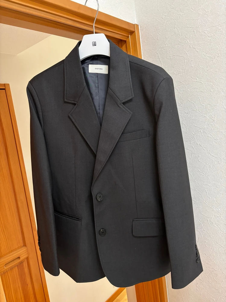 秋の休日コーデはジャケット+スウェットで抜け感をプラス！_2