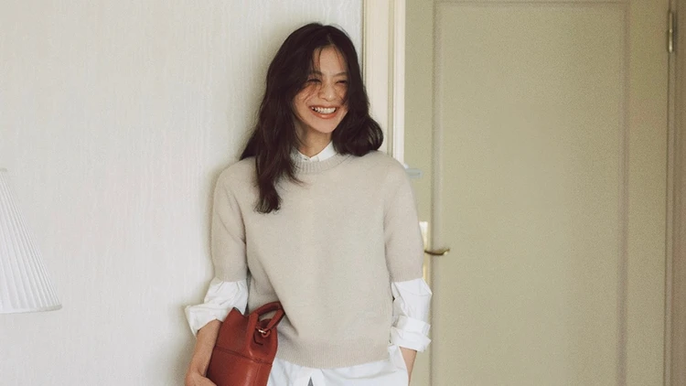 【半袖ニットコーデ】長袖シャツとの意外な組み合わせが今季最も旬なペア【30代働く女性 今日のコーデ】