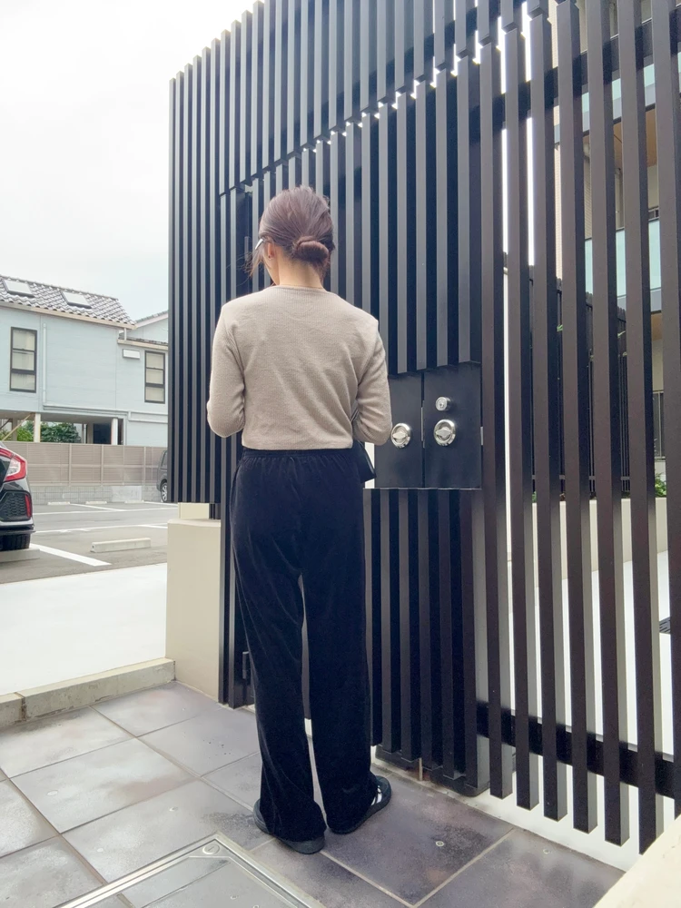 【UNIQLOから冬の神パンツ現る】―「ソフトベロアイージーパンツ」が叶える、大人の冬カジュアル―_2_2