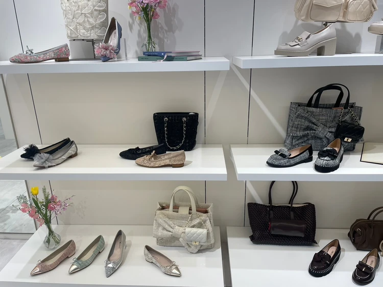 【diana2026S展示会レポ】軽やかで前向きな春のムード_2