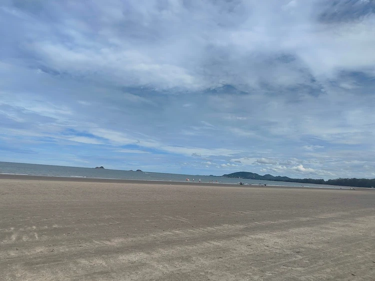 タイ　ホアヒン　SUP マリンスポーツ　Pineapple Surf Club