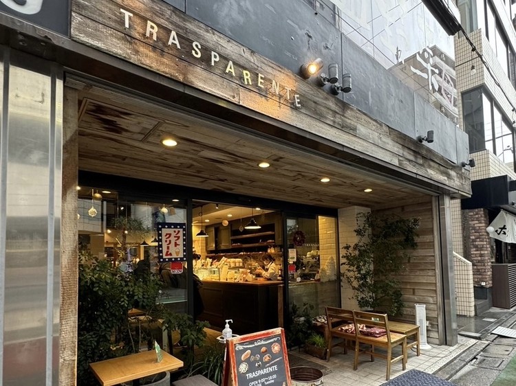 外観　TRASPARENTE トラスパレンテ　トラスパレンテ店内　中目黒グルメ　中目黒パン屋　中目黒人気店　中目黒ベーカリー　おすすめモーニング