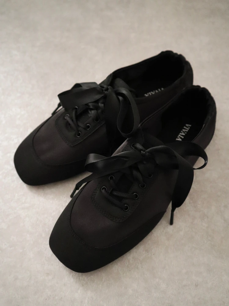 VIVAIA　ヴィヴァイア　レースアップ サテン スニーカーリーナ　Cristina　ブラック　Black