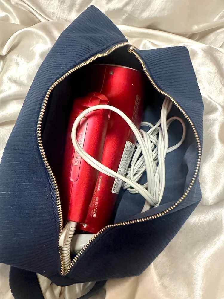 折りたたみドライヤーが入ったポーチ