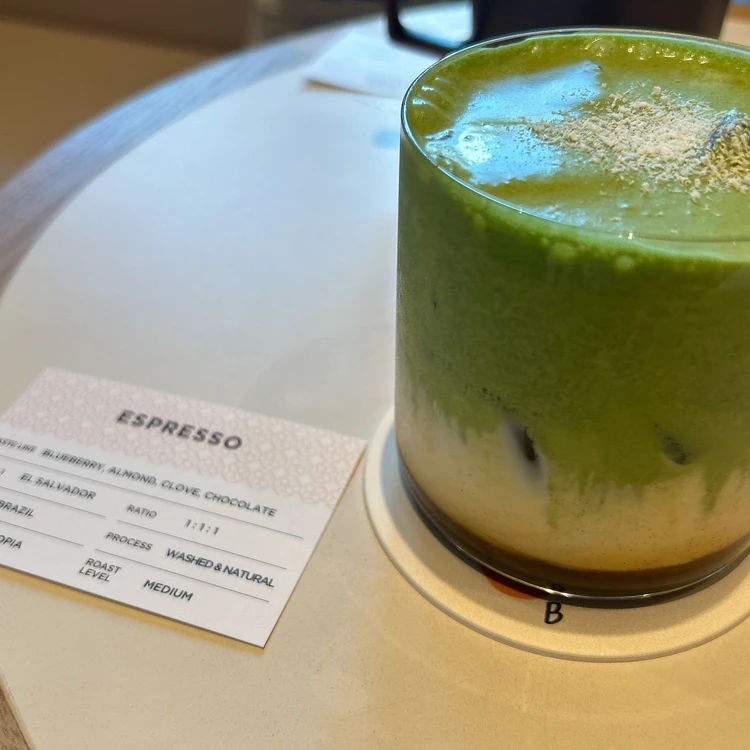 WOOD BERRY COFFEE×ボーイフレンドコラボ商品「ホワイトチョコレート抹茶クラウディ」