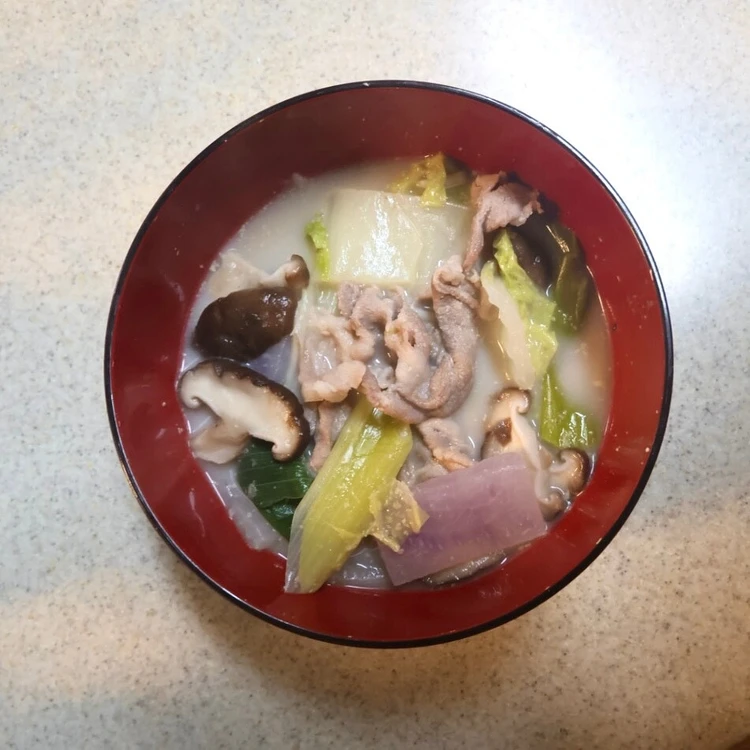 スーパーバイラーズ水谷茉由さんのダイエット食、自炊　野菜と豚肉の鍋