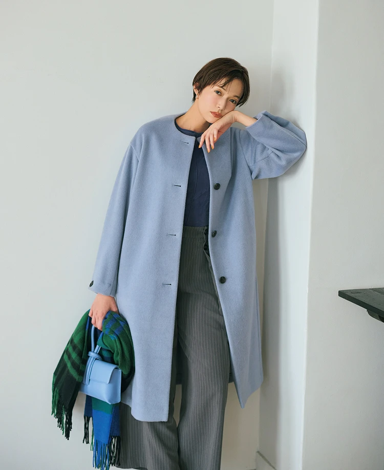 佐藤栞里 ミディ丈ノーカラーコート