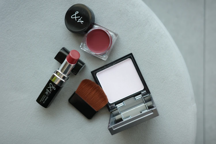 即完売の透明感ハイライト!【&be】ルミナイジングパウダー限定色_3