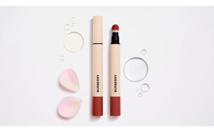 【Burberry Beauty（バーバリー ビューティ）】瞬時に、ニュアンス。軽やかに、マット。全6色のリキッドマットリップが新登場