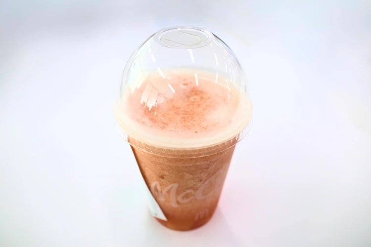 夏の至福、桃ドリンク飲み比べ！マック、モス…みんなの"推し"はどれ？【3選】_1