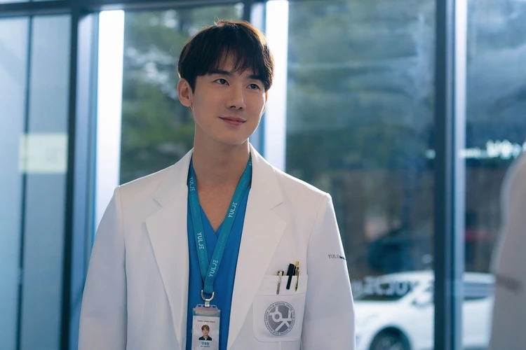 賢い医師生活　ジョンウォン役のユ・ヨンソク