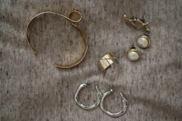 30代　おすすめ　ミュートジュエリー　リング　ピアス　ブレスレット ネックレス　シーズ　マーラ　Sea'ds Mara 予算　2万円　ゴールド　シルバー　地金