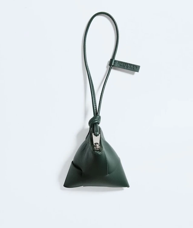 ボッテガヴェネタ バッグチャーム BOTTEGA VENETA（ボッテガ・ヴェネタ）】バッグを彩りながらAirPodsも
