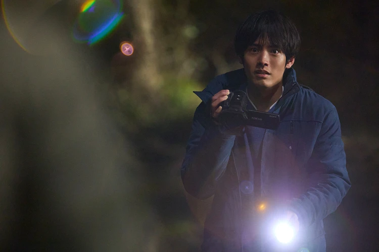 映画 近畿地方のある場所について オカルト雑誌の編集者・小沢を演じる赤楚衛二の写真