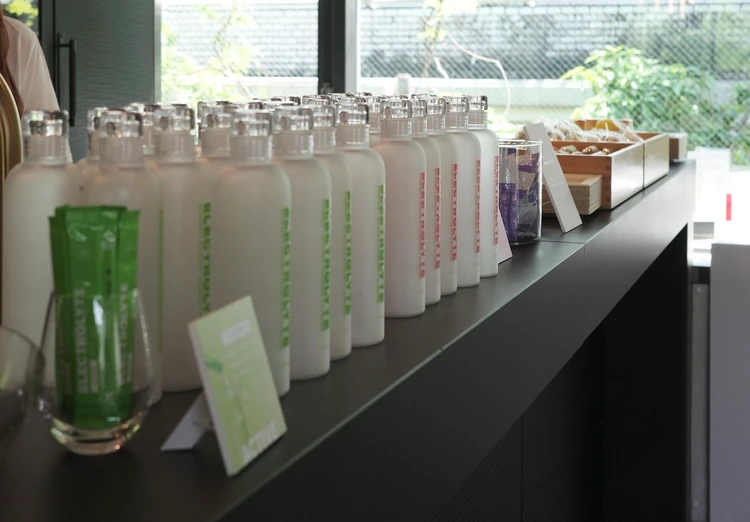 【美容週間】「ただ水を飲む」から卒業。シンプリス エレクトロライトで、もっと丁寧な水分補給へ_2