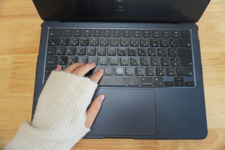 【UNIQLO】スフレヤーンニットアームウォーマー着用