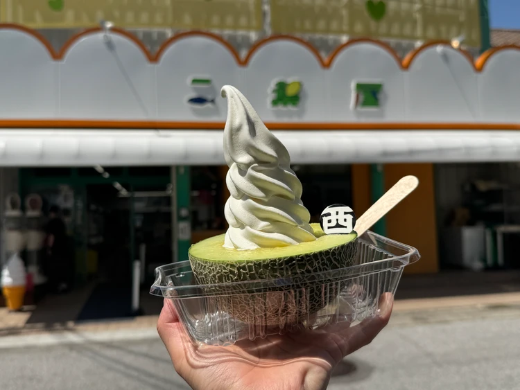 まるごとメロンソフトクリームの写真