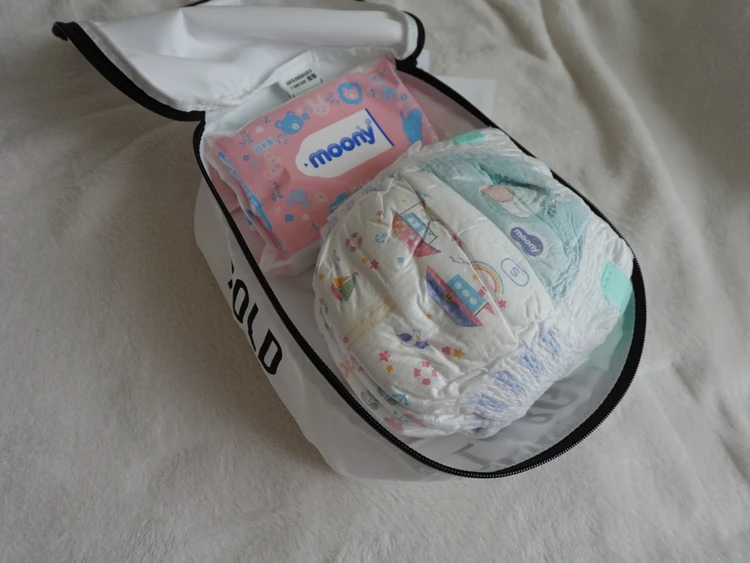 スクエアポーチ