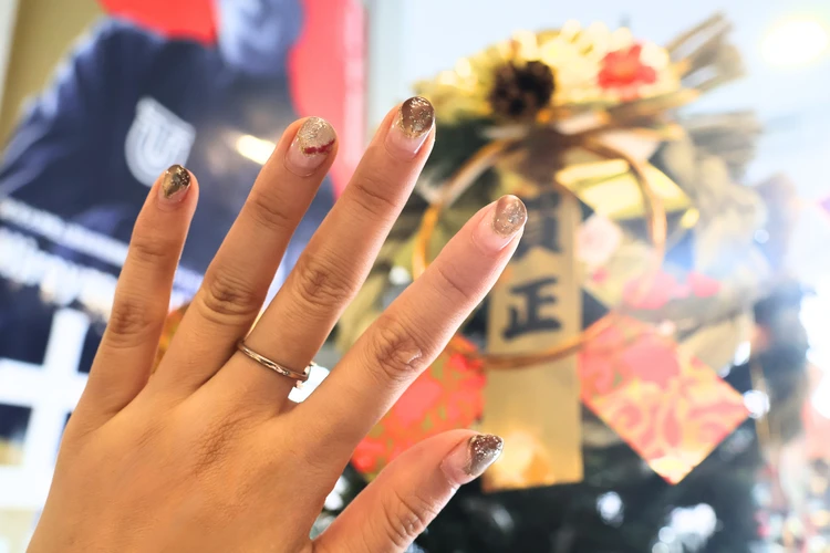 新年の始まりに。奥行き美しき「ゴールドマグネット」ネイルで指先から開運_1