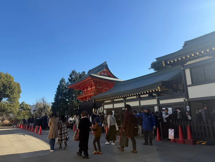 穴八幡宮　行列　お守り　金運アップ