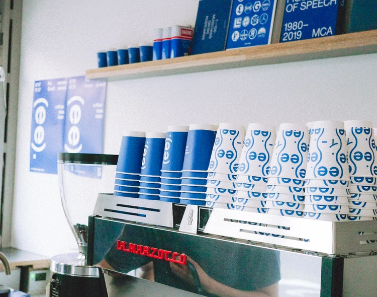 【学芸大学】人気のデザインカフェ「(ee).」空間好きも惚れるブルーの空間が最高だった_2_2