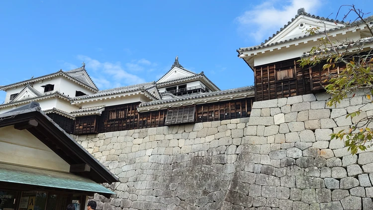 リフトでらくらく！松山城が「大人の休日」にちょうどいい_1