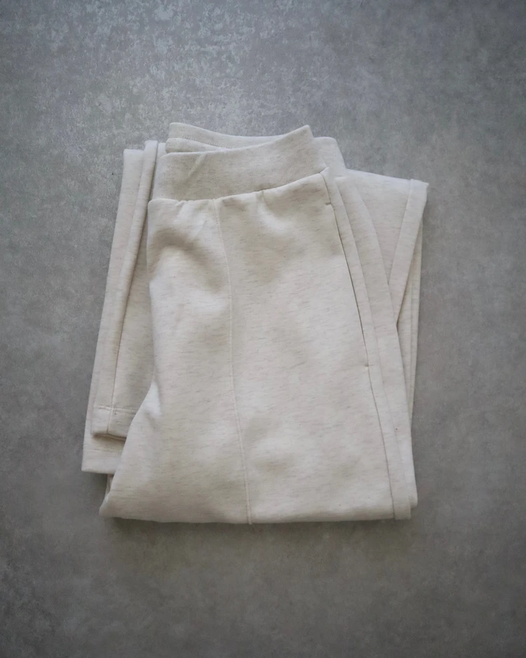 30代 ママ 旅 旅行 コーデ ファッション 電車 1泊2日 子連れ ユニクロ UNIQLO スウェットストレートパンツ 丈長め ユニクロシー