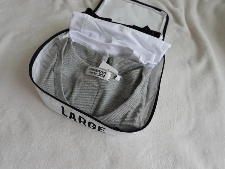 スクエアポーチ