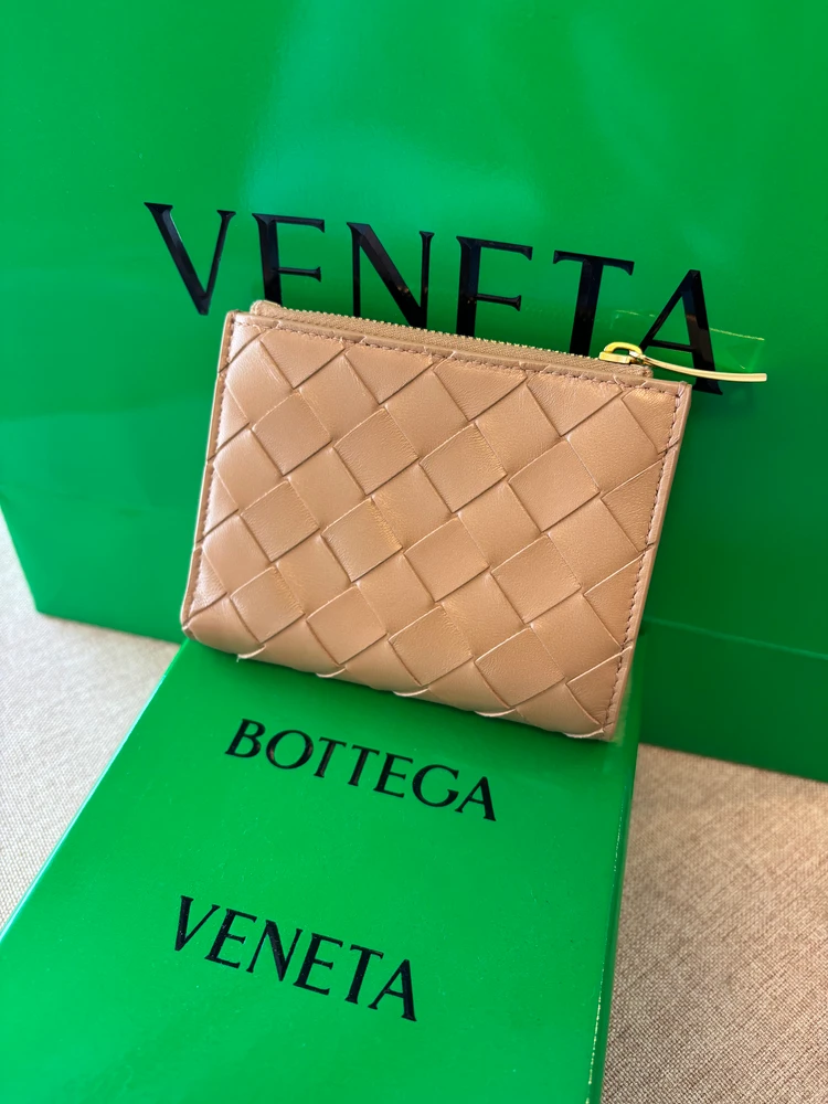 30代OLが持つ飽きのこないブランド財布#Bottega Veneta_2