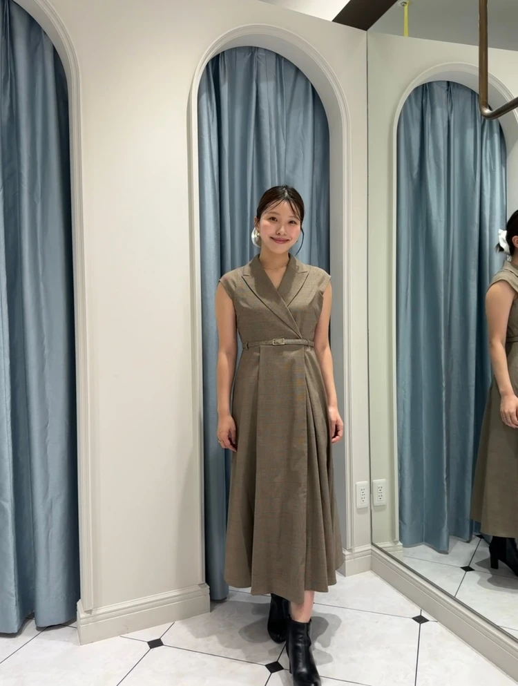 秋ワンピ　ワンピース　ブラウンカラー　シャツワンピース　前空きワンピ