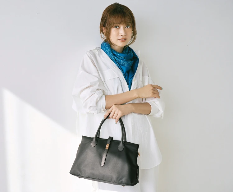 ヨンア　VIOLAd’ORO（ヴィオラドーロ）ナイロントートバッグ