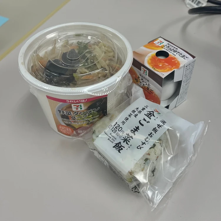 スーパーバイラーズ水谷茉由さんのダイエット食、コンビニのスープ、おにぎり、茹で卵