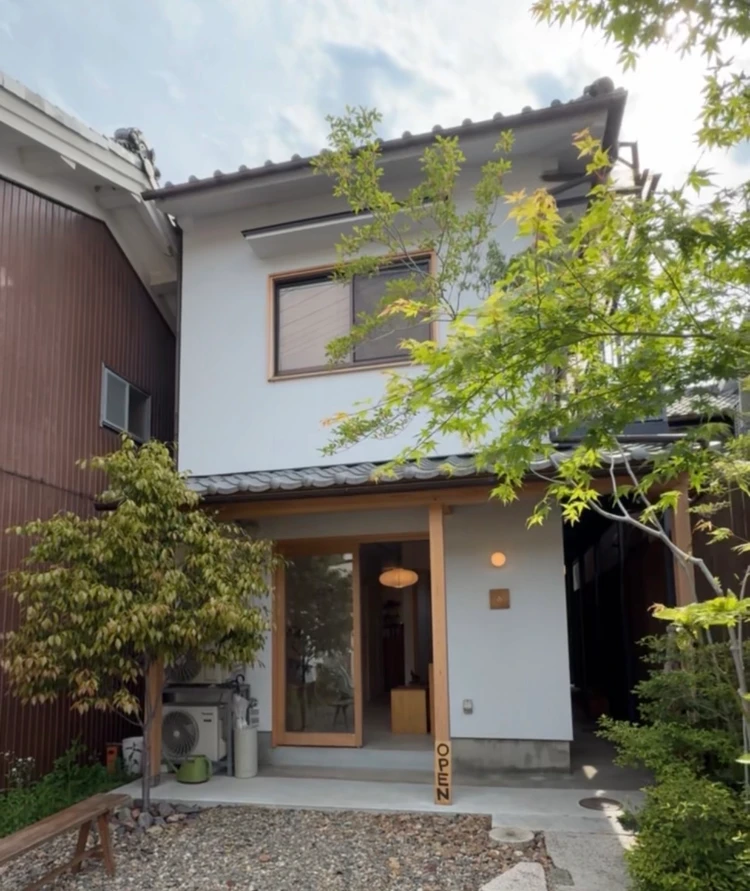 世界遺産・上賀茂神社のすぐ近くにある話題のコーヒーショップ「風とCOFFEE」