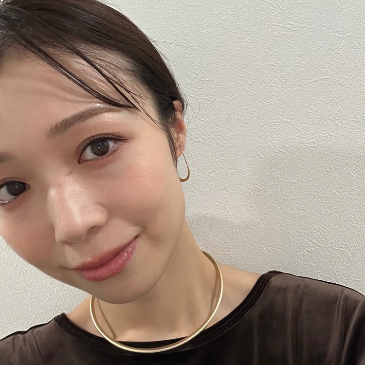 SHISEIDO エッセンス スキンセッティングパウダーを使用した肌アップの顔写真