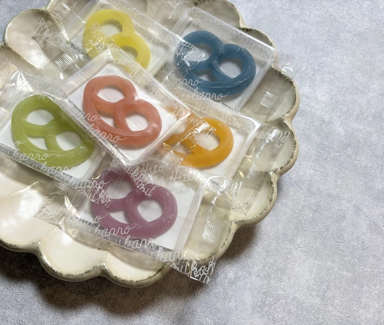 ASMRで話題！“パリッ×もちっ”がクセになる 次世代グミ「グミッツェル」を実食レポ♡_5