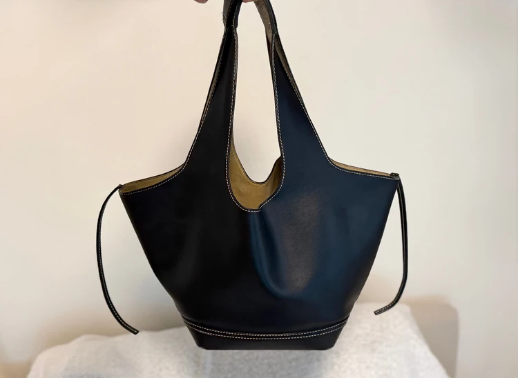 VASICのトートバッグの全体