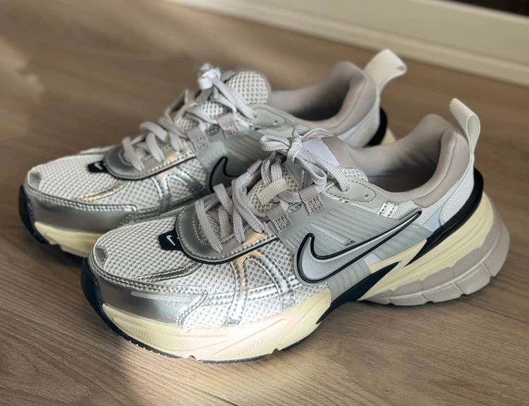  【NIKE V2K RUN】きれいめ派のスニーカーコーデ3選 #ミュートスニーカー