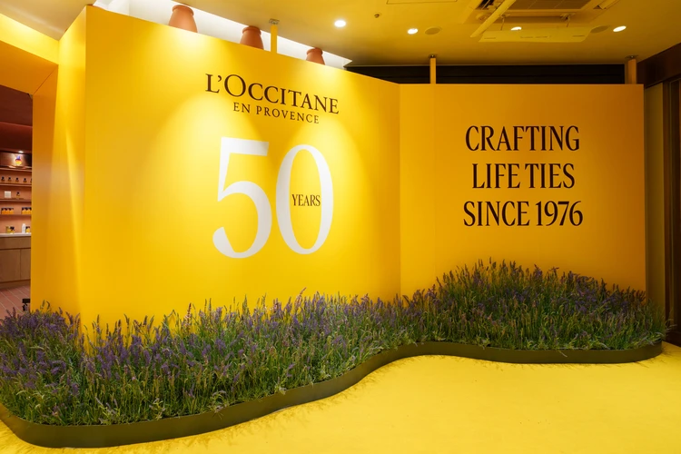 ロクシタン　50周年イベント 入り口