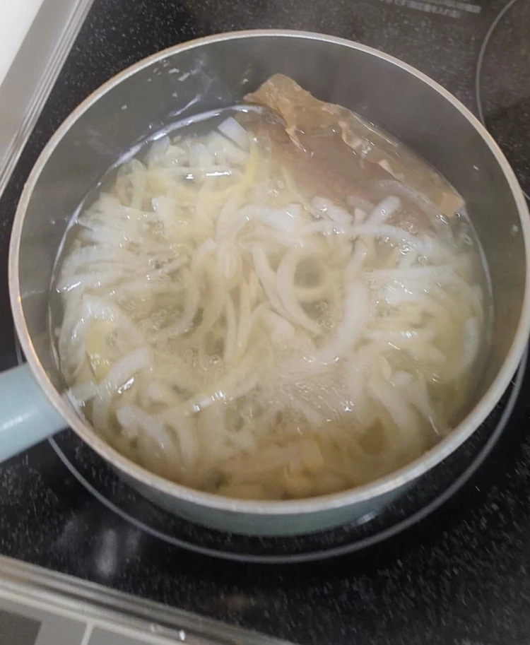 新玉ねぎを煮る